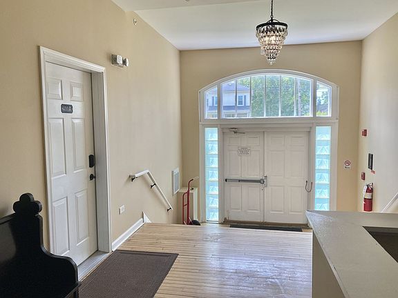 3rd image of 400A N Madison St #1