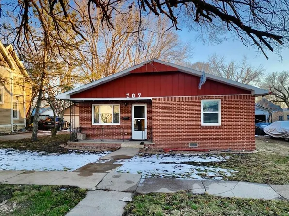 707 E 8th Ave, Winfield, KS 67156