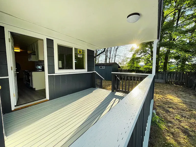 1503 Index Ave NE — Photo 9