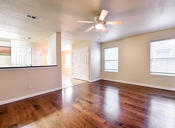 3rd image of 2336 Bloomfield Dr