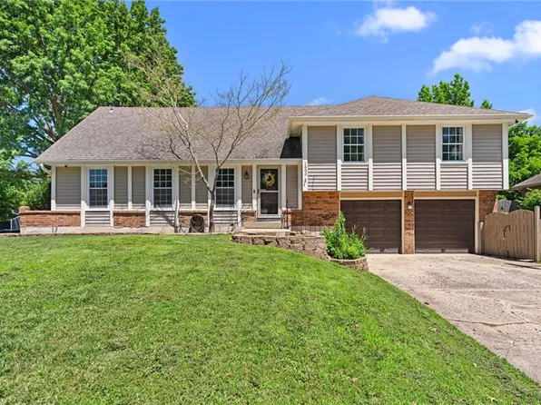 1600 SW 24th St, Blue Springs, MO 64015