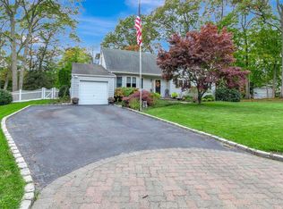 32 Orchid Dr, Port Jefferson Station, NY 11776