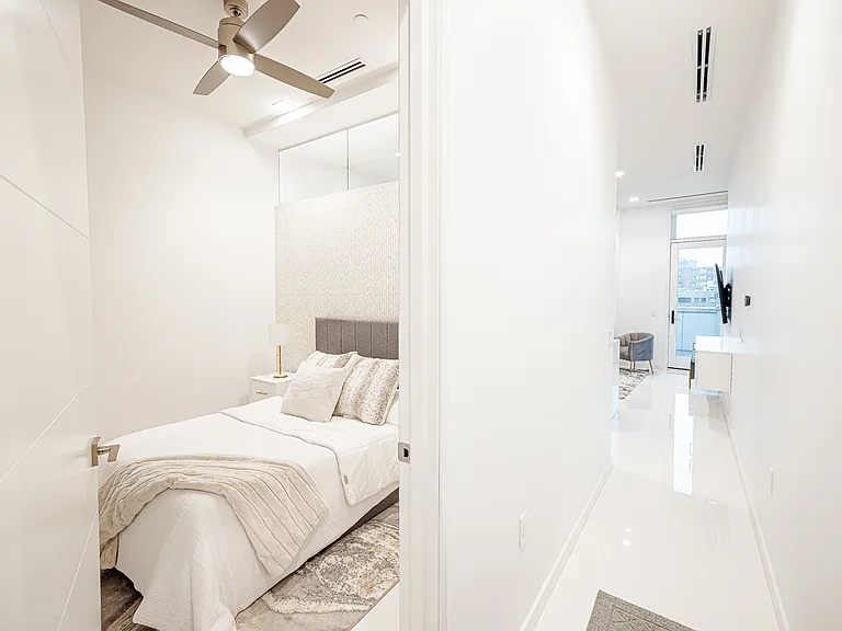 400 Old Woodward Ave #306 — Photo 9