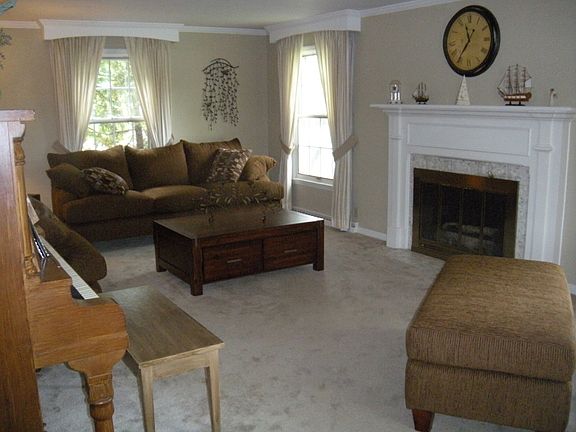 Sitting room, tons of space!