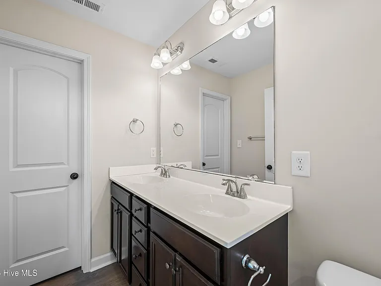 406 Paxton Ct — Photo 22