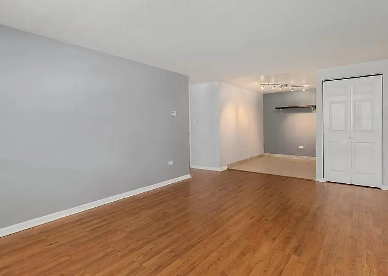 909 S Pearl St — Photo 5
