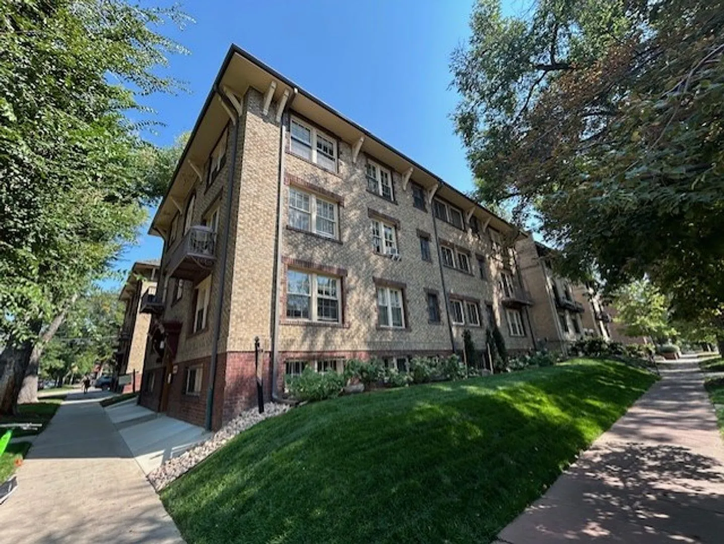 Arlington Apartments — Photo 3