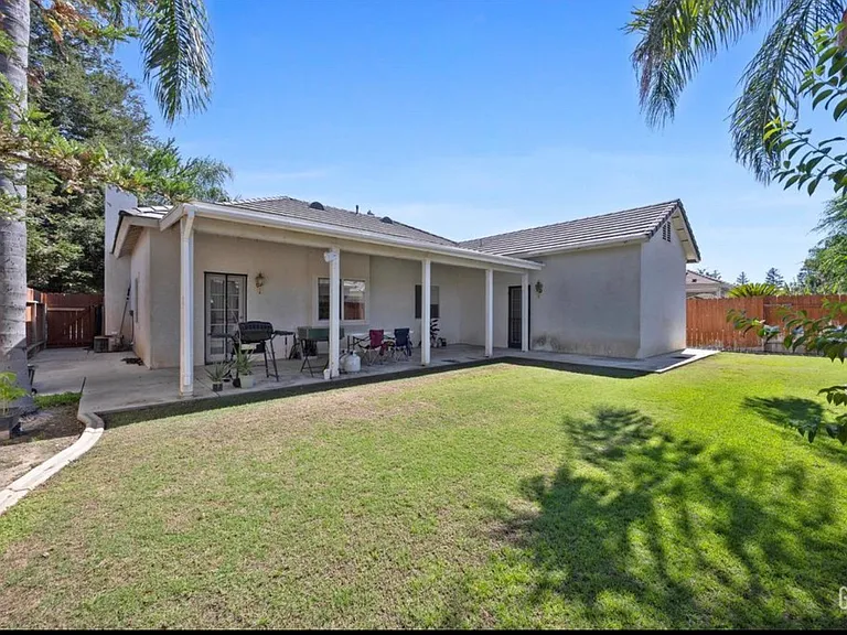 Mirage Dr — Photo 2