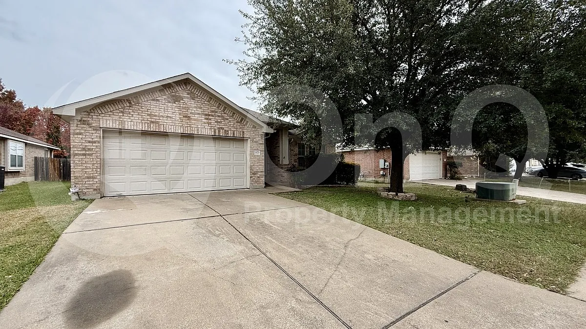 3 bed, 2.0 bath, 1866 sqft, $1,949 — Photo 2