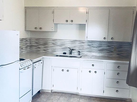 3rd image of 33 E Dalton Ave