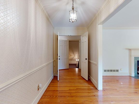 5th image of 5525 Parkwood Dr