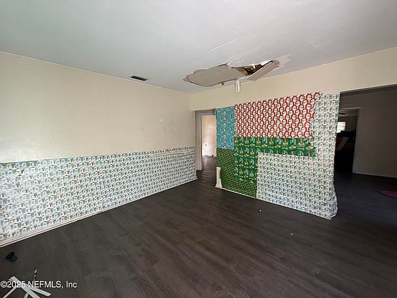 2nd image of 3063 2ND ST Circle
