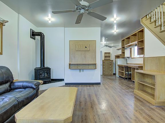 5th image of 611 8th St E