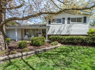 3433 Stonegate Rd, Waukegan, IL 60087