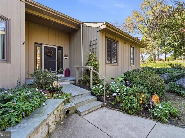 27 Muirfield Ct, Newtown Square, PA 19073