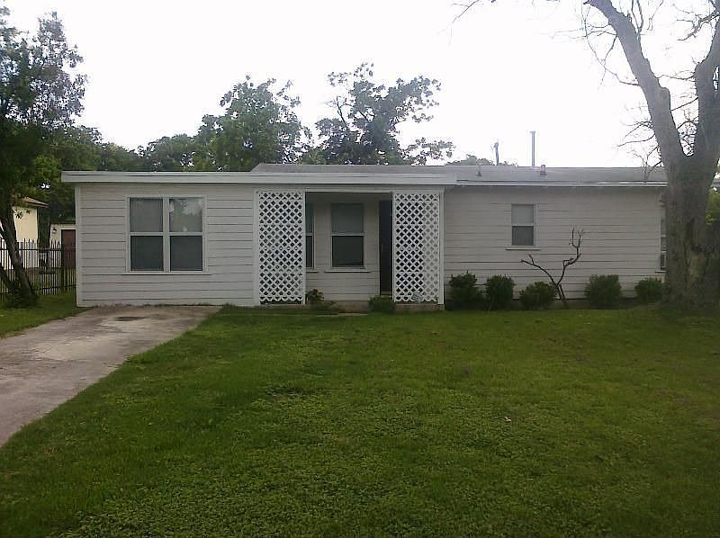 1st image of 215 Kashmuir Pl