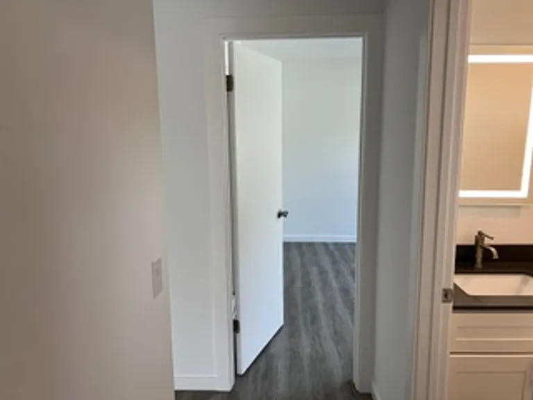 Olof Street Apartments — Photo 7