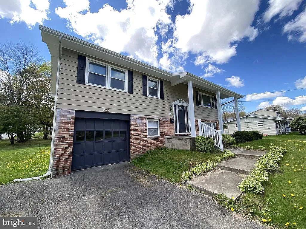 4 bed, 2156 sqft, $1,300 — Photo 2