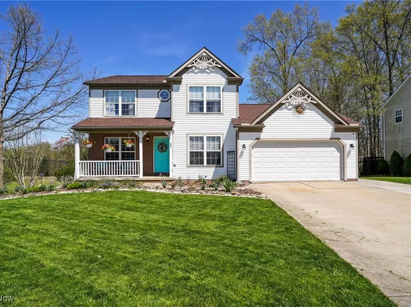 803 Collins Pond Dr, Ravenna, OH 44266