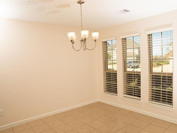 4th image of 18935 Oakland Manor Ln