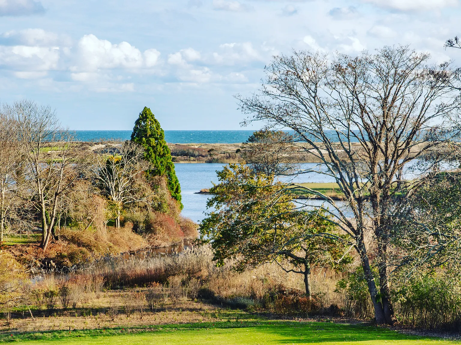 Ocean Breezes and Ocean Views - Mid-Century Modern on Hook Pond — Photo 4