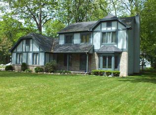 2076 Briarwood Ln, Temperance, MI 48182