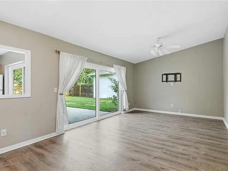 2914 Cypress Green Dr — Photo 6