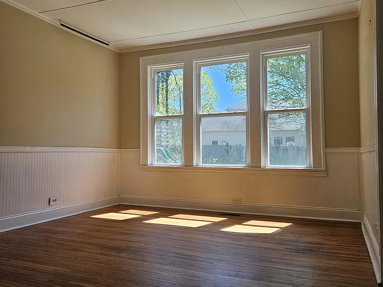 390 Harper Ave NW — Photo 4