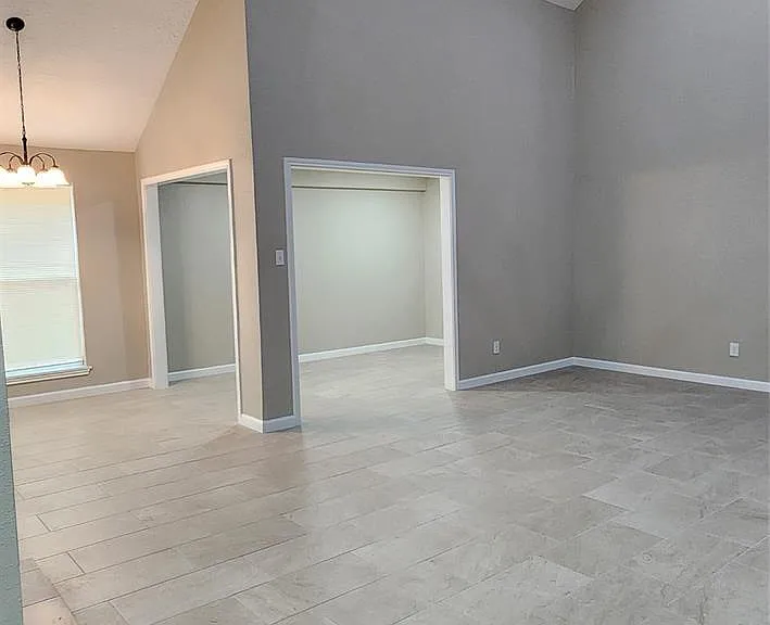 128 Lasso St — Photo 3