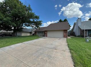 3637 Lakeshore Dr, Enid, OK 73703