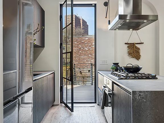 4th image of 301 Greene Ave #2