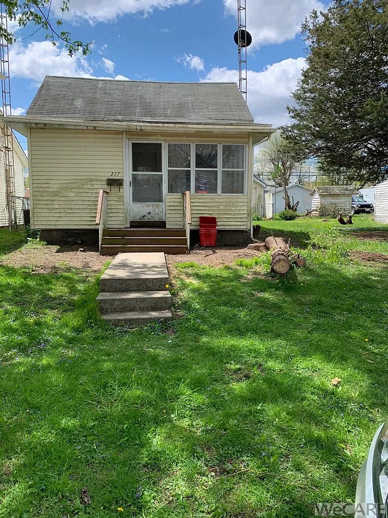 217 Smith Ave photo 1