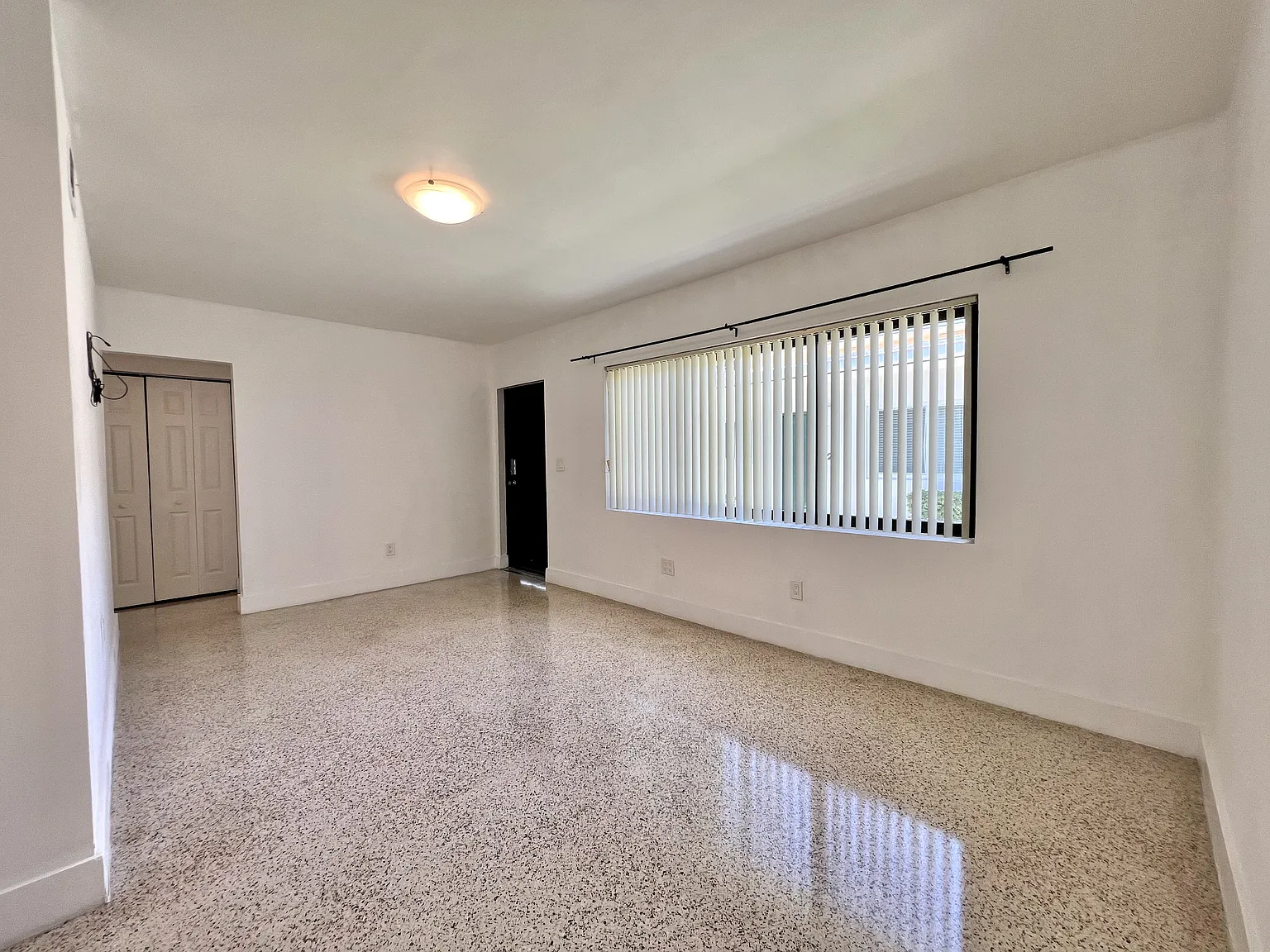 2 bed, 777 sqft, $2,300 — Photo 4