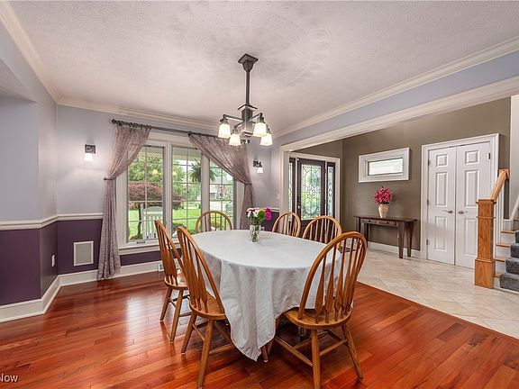 5th image of 635 Brooke Ln