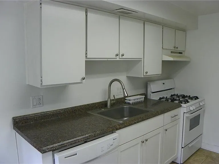 82 Adams St #1 — Photo 4