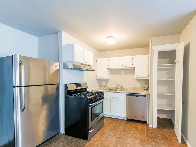 1435 Washington St NE — Photo 12