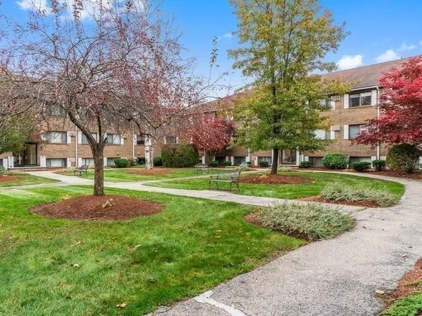 45 Macy St APT 304C, Amesbury, MA 01913