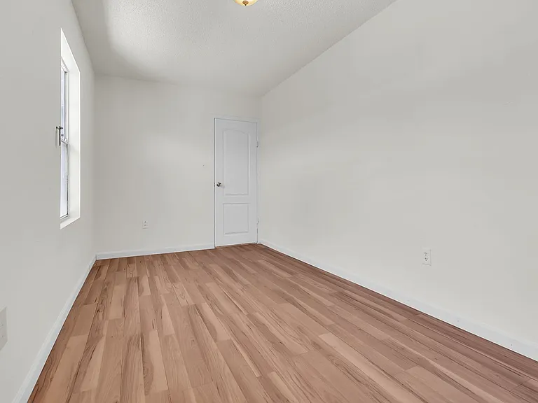 6110 Makee Ave — Photo 13