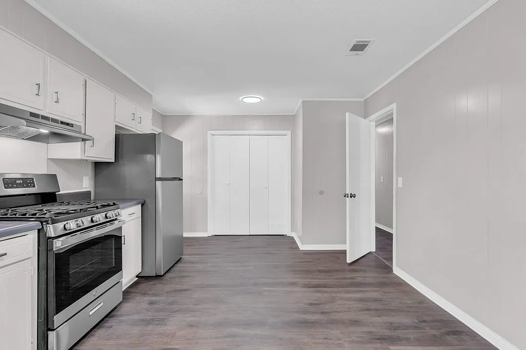 3 bed, 1.5 bath, 1241 sqft, $1,495 — Photo 4