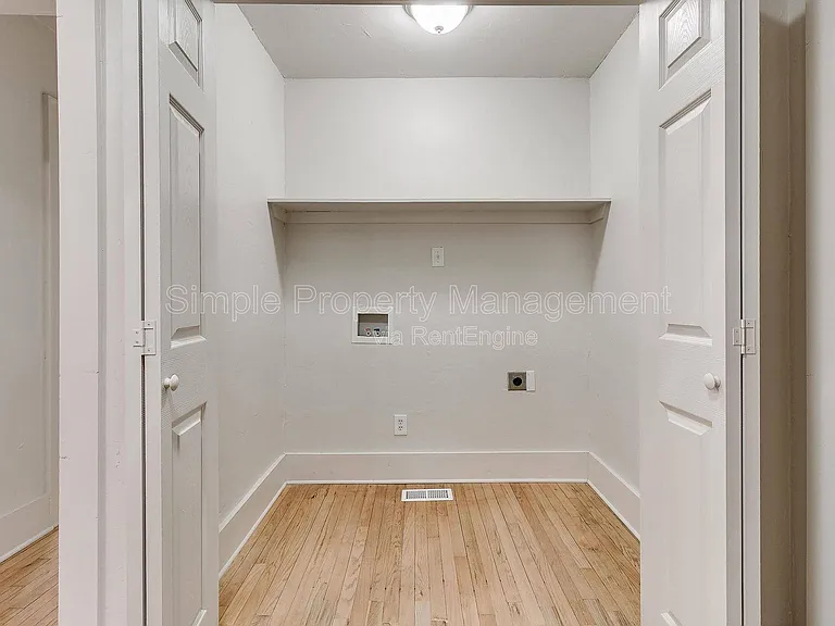 943 East Dr — Photo 9