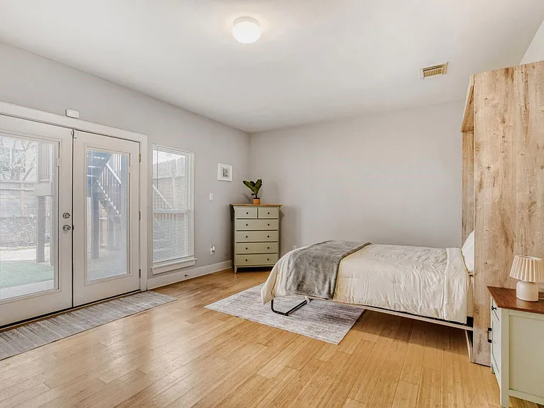 903 Hartman St — Photo 11
