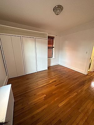 5th image of 2436 43rd St APT 1H