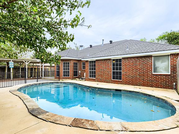 2nd image of 127 Villanova Cir