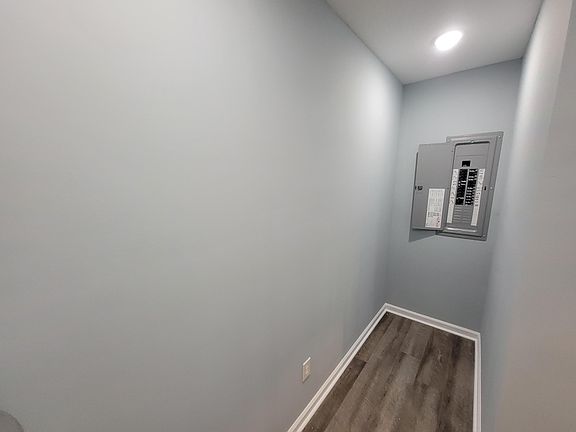 5th image of 635 N Sherry Dr