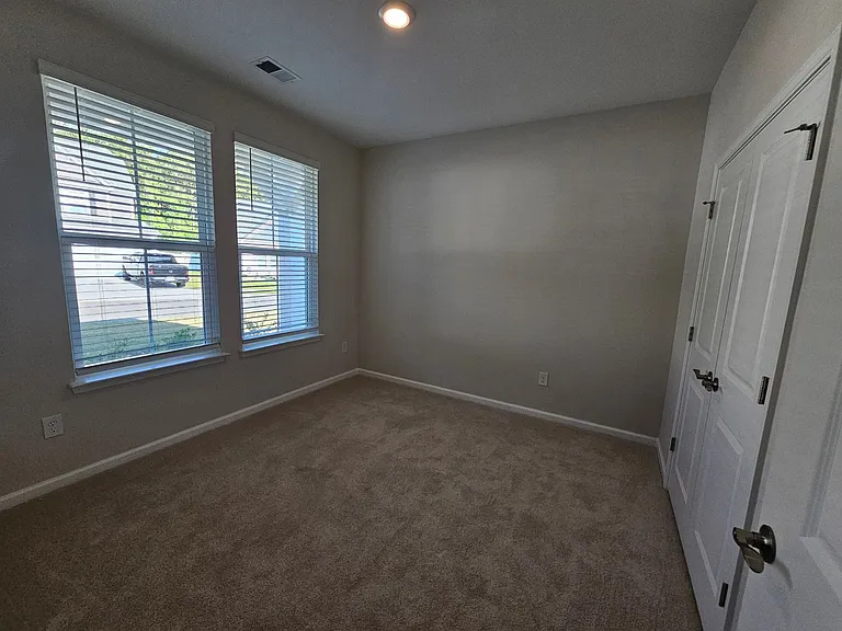 2215 Flatleaf Ct — Photo 16