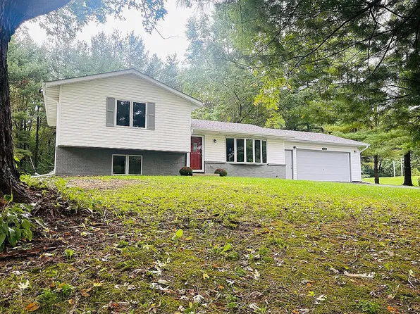 8283 Mark Dr, Roscoe, IL 61073