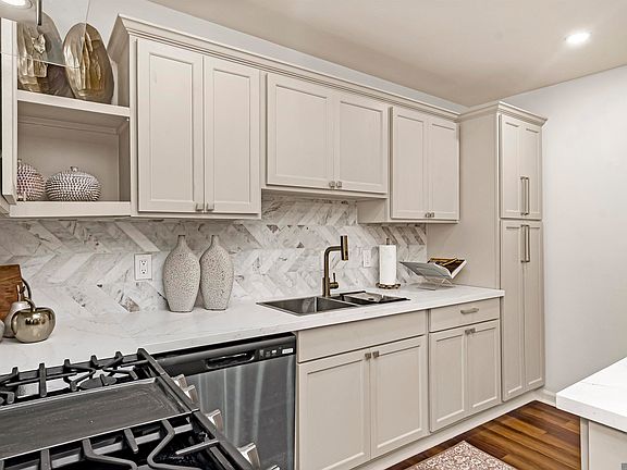 5th image of 6959 Silverleaf Ave