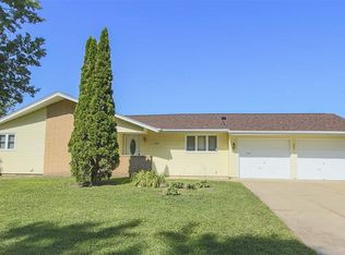 245 Clark Dr, Cedar Falls, IA 50613
