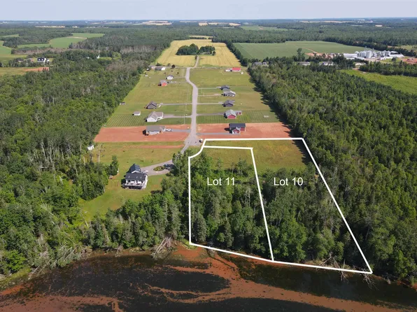 10 Eagle Dr, Cornwall, PE C0A 1H4