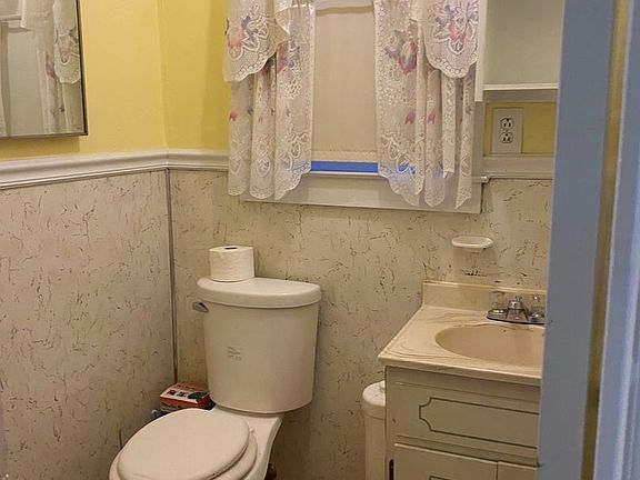 4th image of 311 W Hilltop Cir